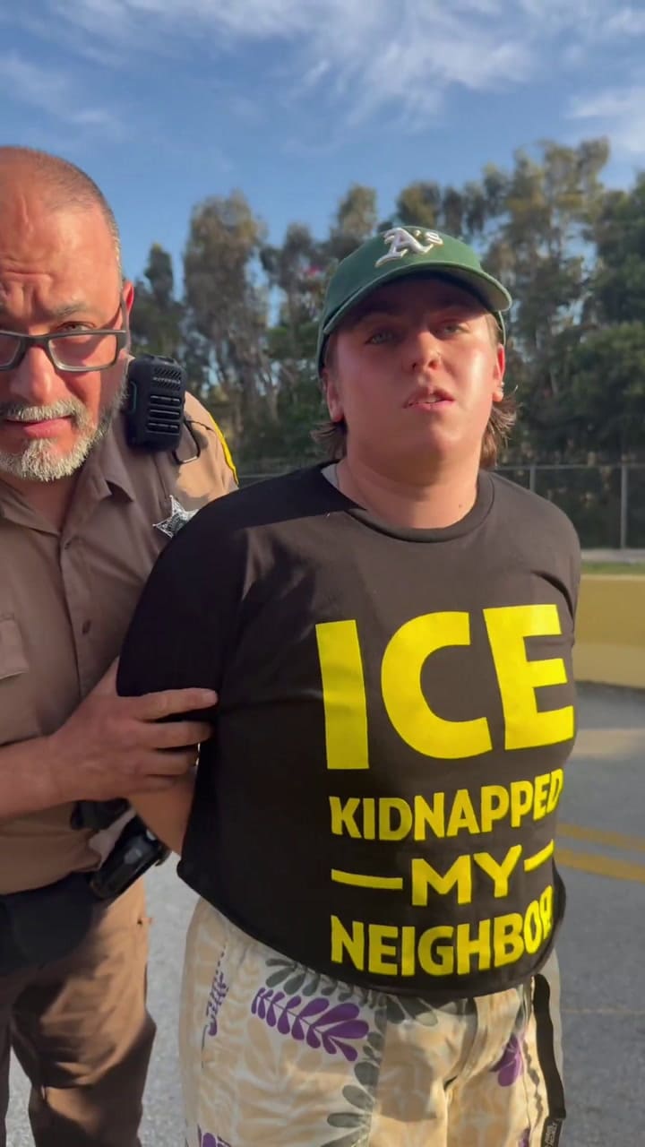 31 personas arrestadas tras bloquear acceso a centro de detención de ICE en Miami-Dade