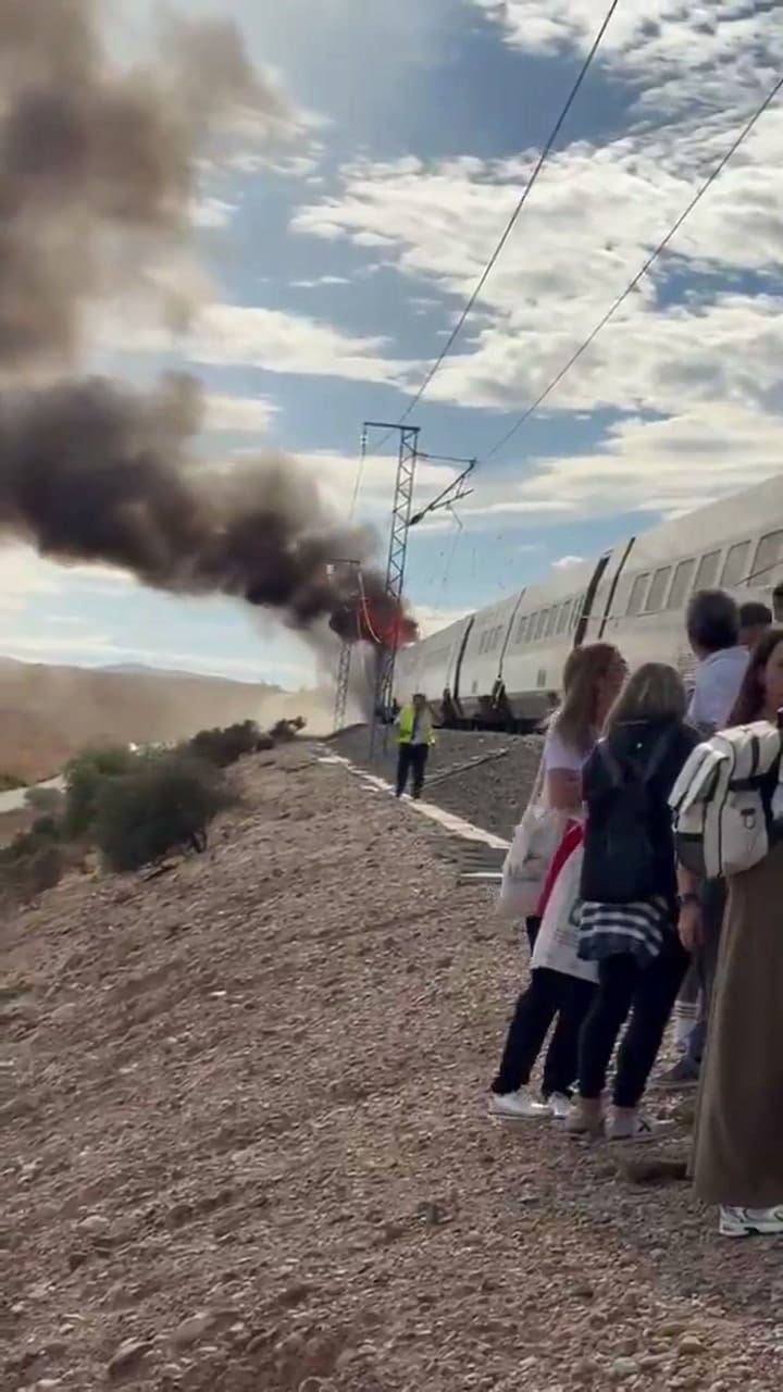 Incendio en un tren interrumpe la línea Madrid-Barcelona