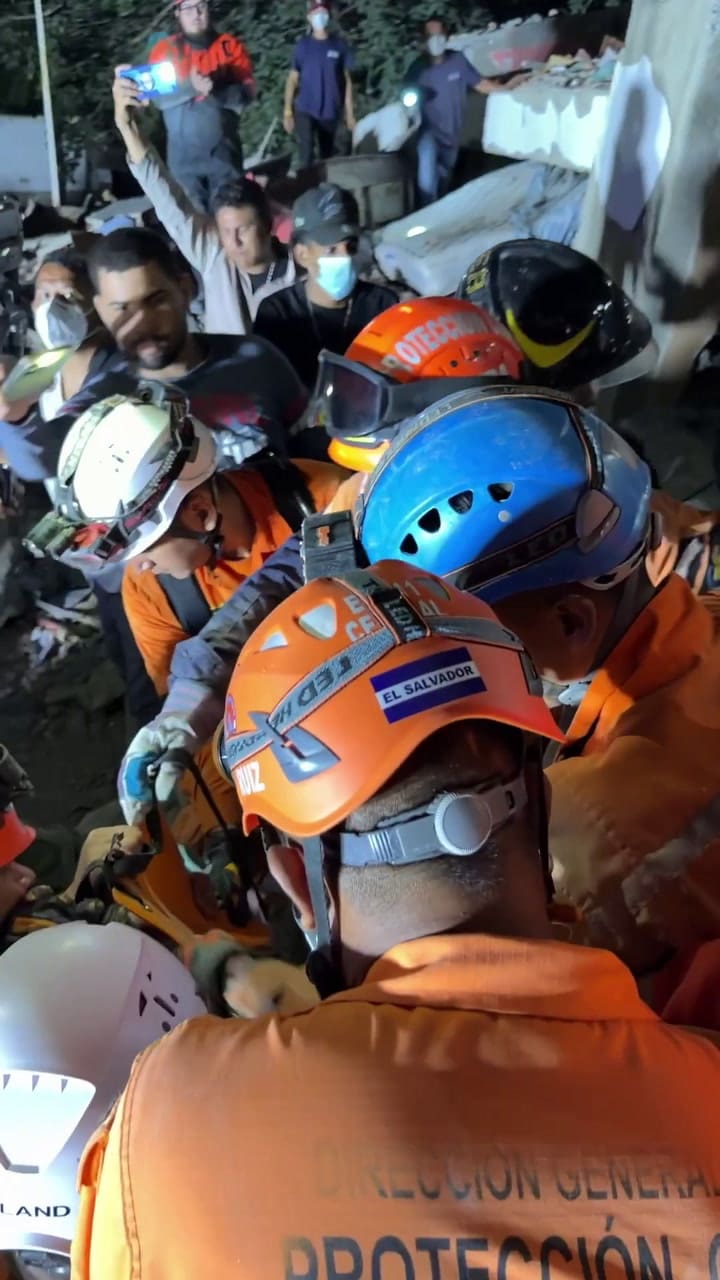 Después de varias horas de trabajo, el joven fue rescatado en la zona Tanaguarena, La Guaira