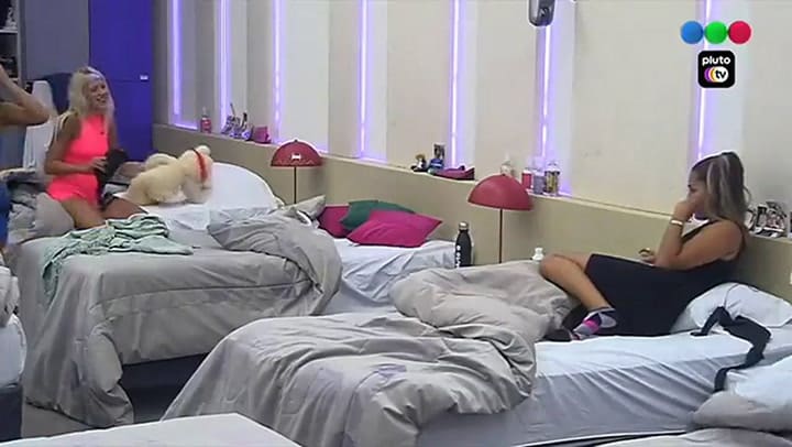 Julieta le pide a Daniela que se aleje de Agustín