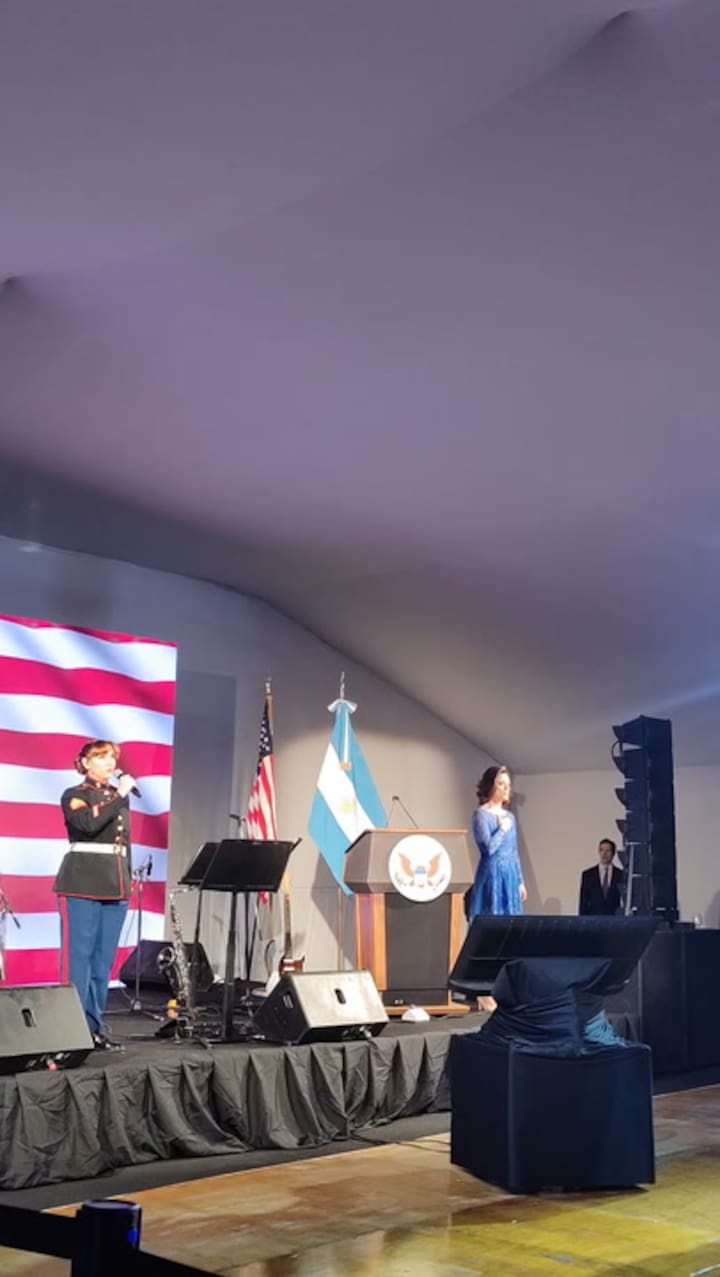 Sociales en el Día de la Independencia - Embajada de Estados Unidos