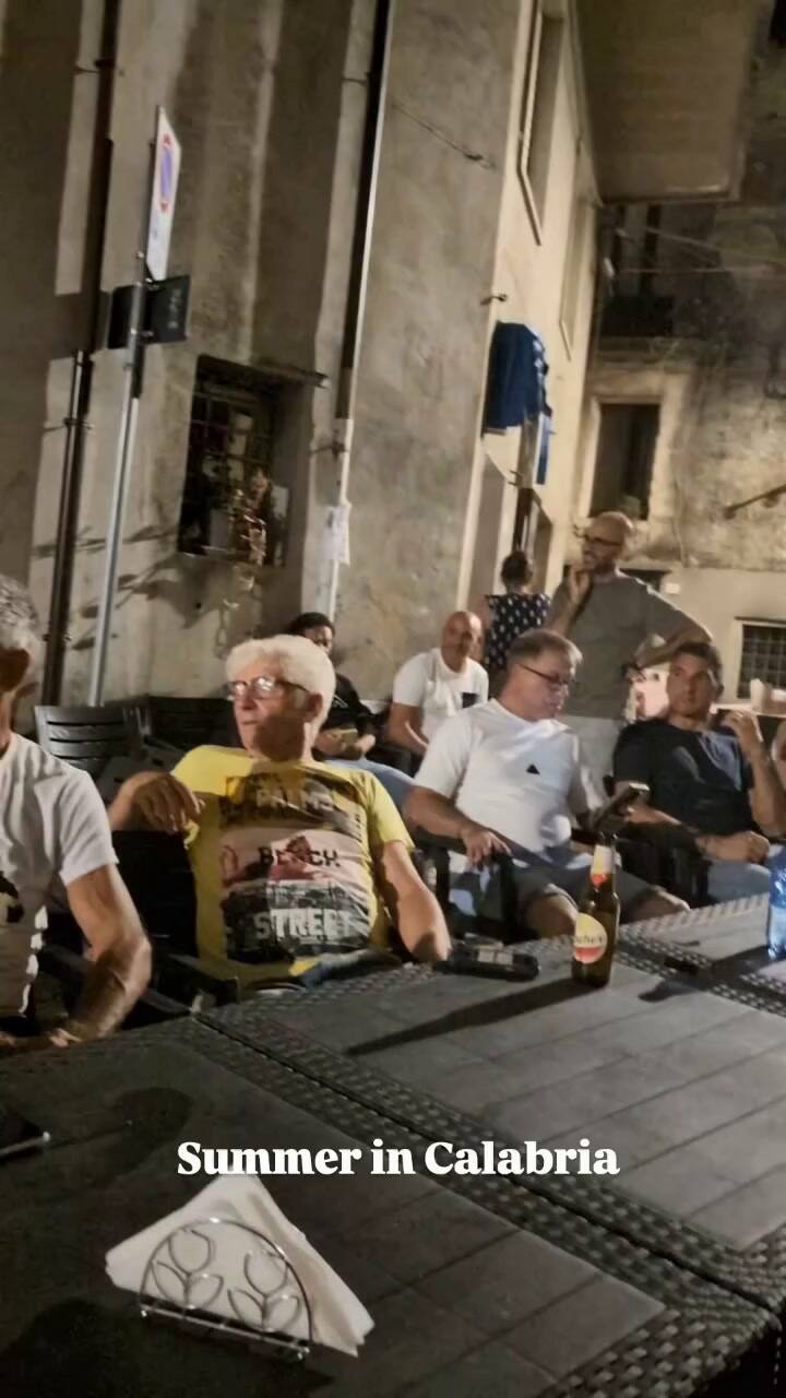 La mujer que dejó California ahora vive en un pequeño pueblo del sur de Italia