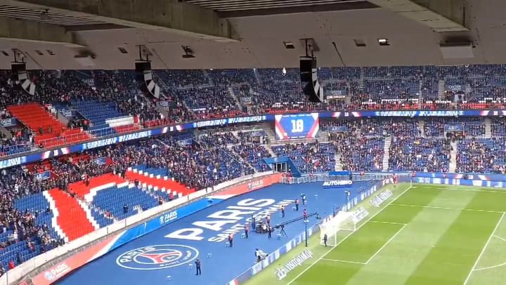 Los silbidos de los hinchas de PSG a Messi