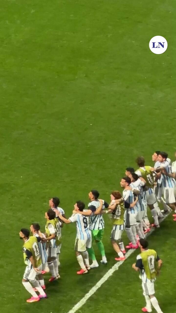 Así fue el festejo de la Selección con la hinchada tras el agónico pase a cuartos
