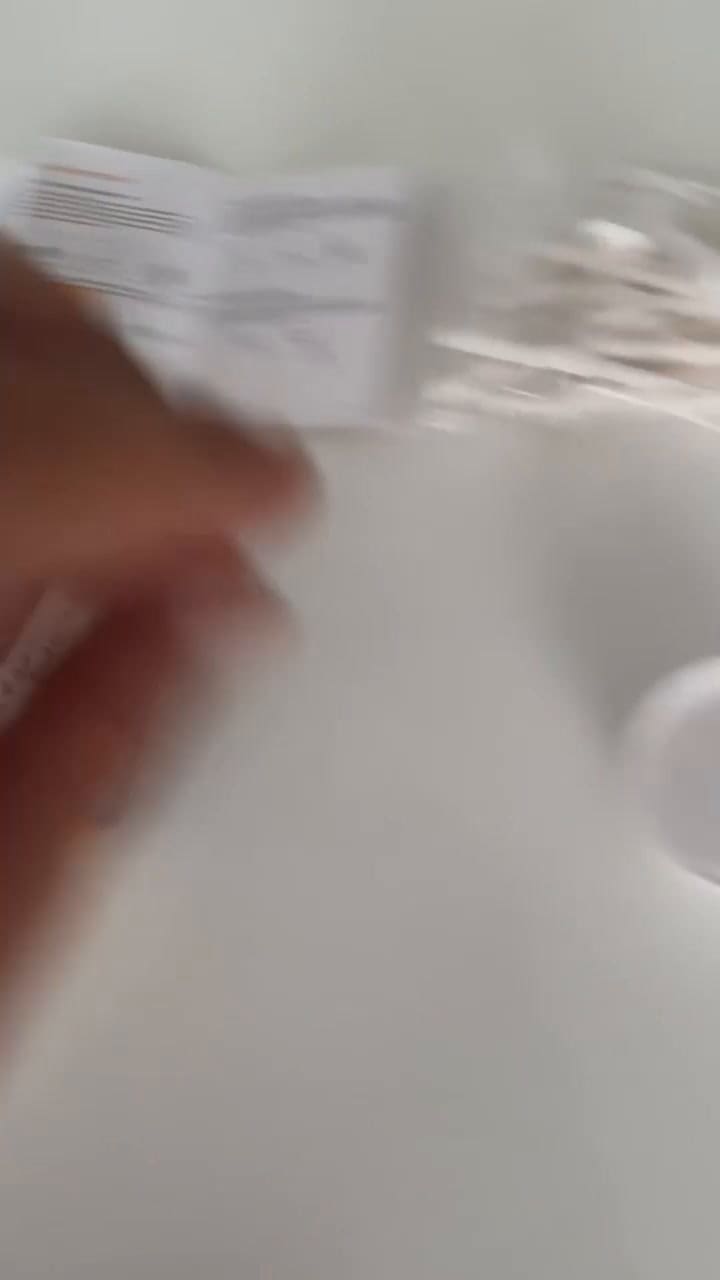 Marley se quitó los pelos de la nariz con un doloroso procedimiento