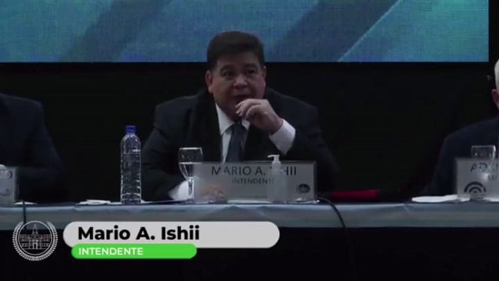 Mario Ishii pidió un minuto de silencio por los caídos en la guerra, pero se equivocó de país