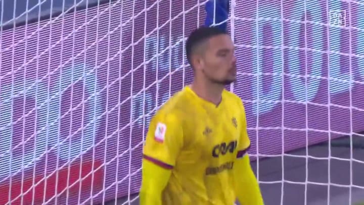 El penal ejecutado por el arquero del Napoli que sorprendió por su inusual velocidad y recorre el mundo