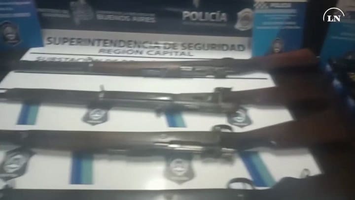 El arsenal y la simbología nazi secuestrada en el allanamiento en la casa del Loco del Fusil
