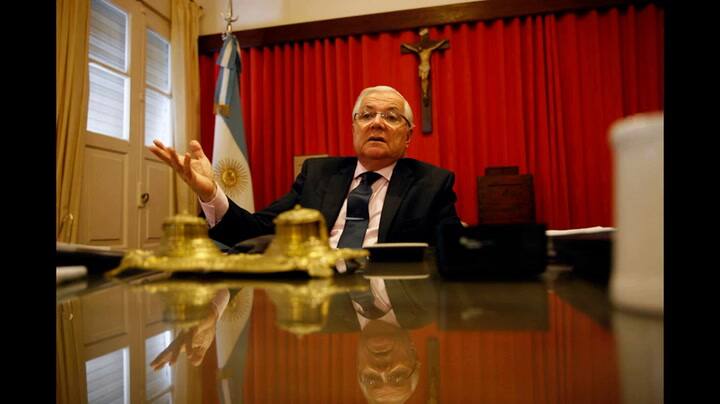La banda narco sobre Soto Dávila: 'Le tirás unos pesos y se arregla'