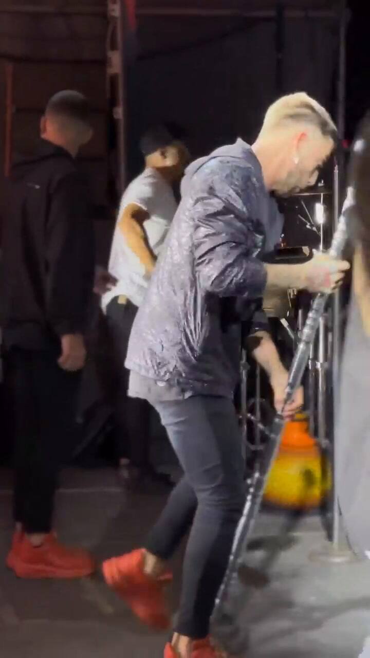 A Pablo Tamagnini se le cayó el micrófono en un concierto