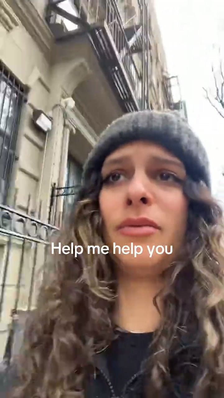 Sahar Yona, fundadora de Locksmith Girl of NYC, ofrece sus servicios de cerrajería a mujeres de Nueva York.