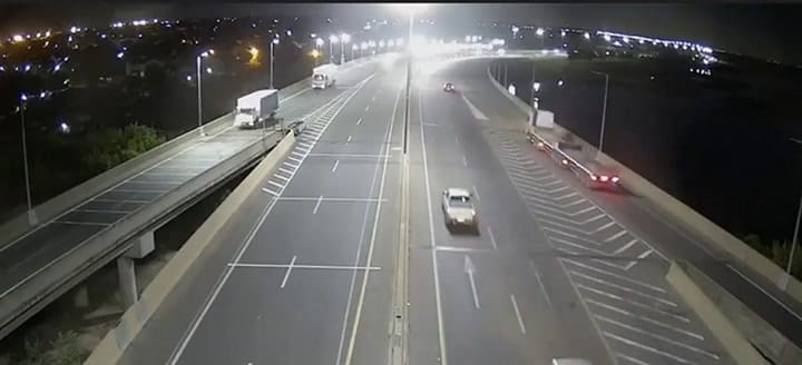 Así pasaba uno de los camiones robados