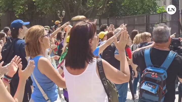 Protesta universitaria frente a Casa Rosada