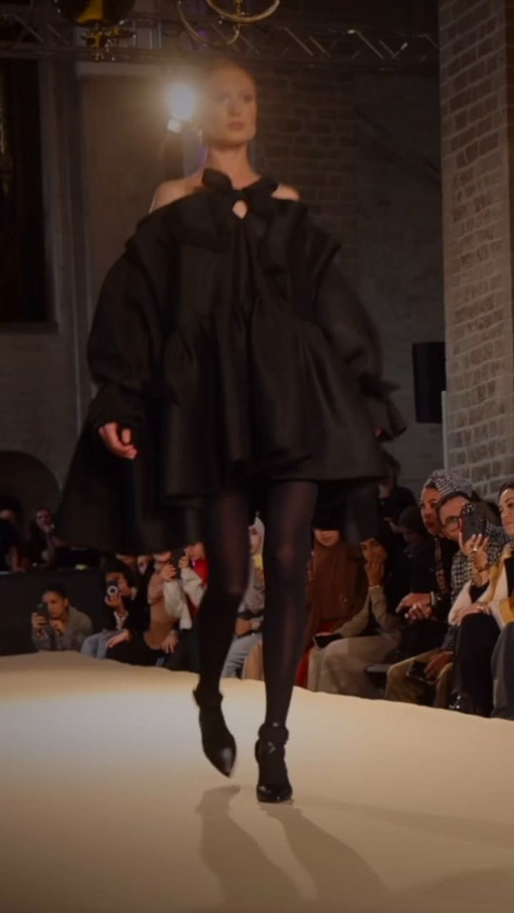 Máxima deslumbró con su estilo para la apertura de la exposición de la moda marroquí