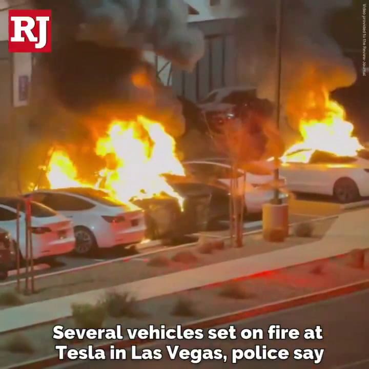 Incendio de varios autos Tesla en Los Ángeles