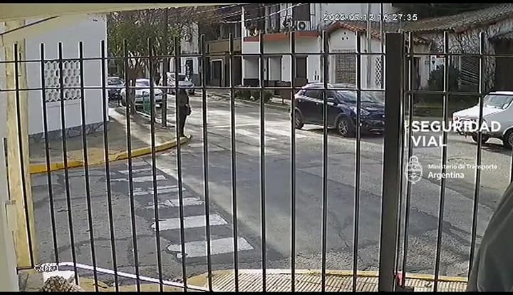 San Fernando: chocó, se bajó de la camioneta con un hacha y destrozó el auto de una mujer