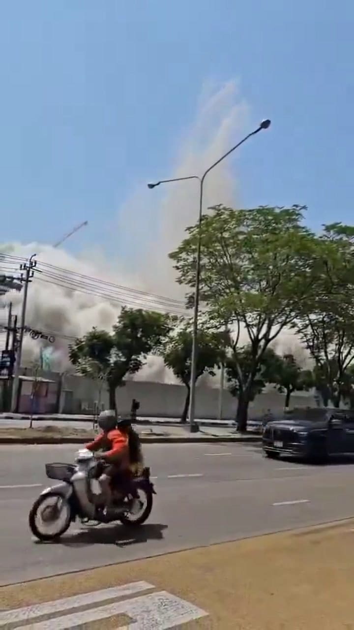 Una obra en construcción se viene abajo durante el terremoto