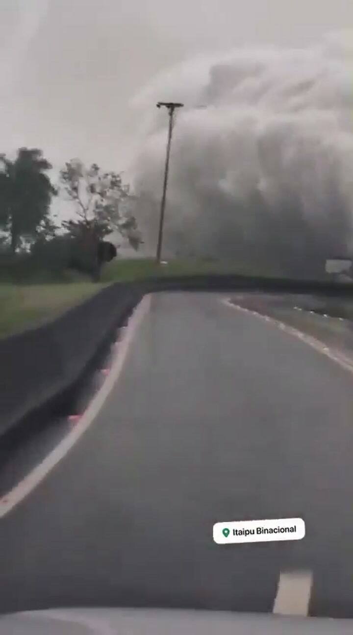 Itaipú abre sus compuertas por exceso de agua