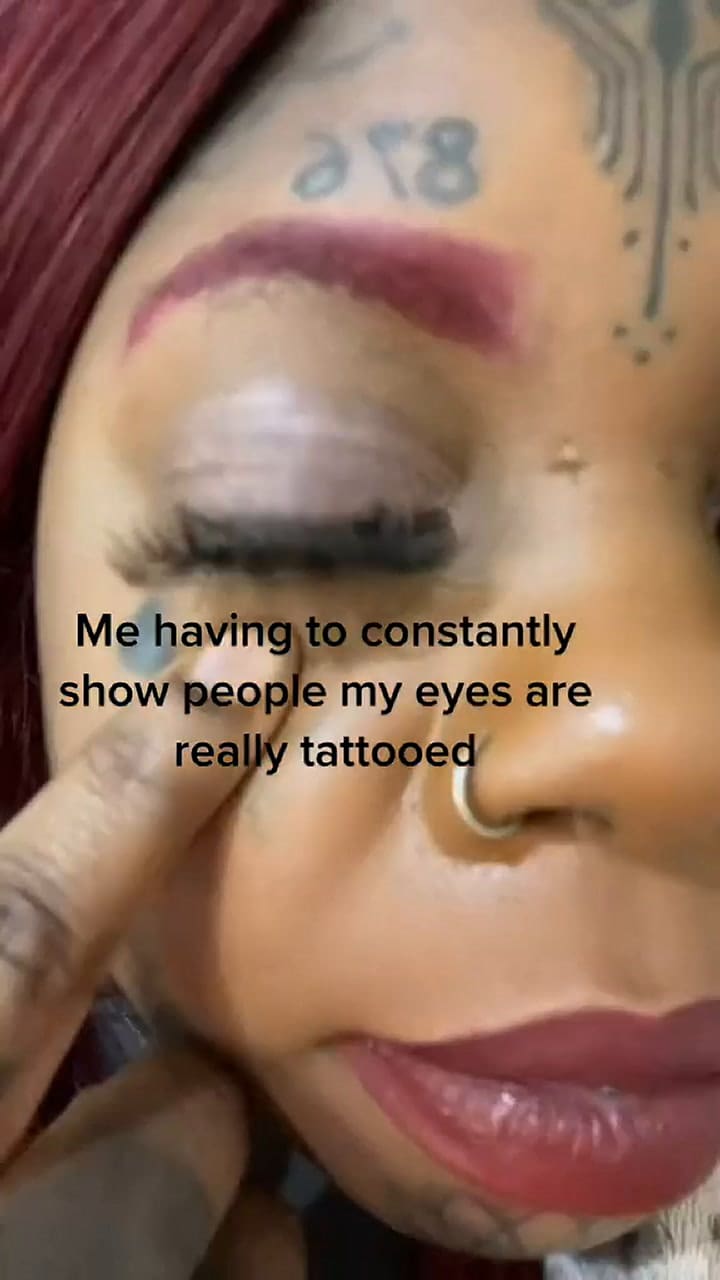 Anaya muestra cómo quedaron sus ojos tras el tatuaje