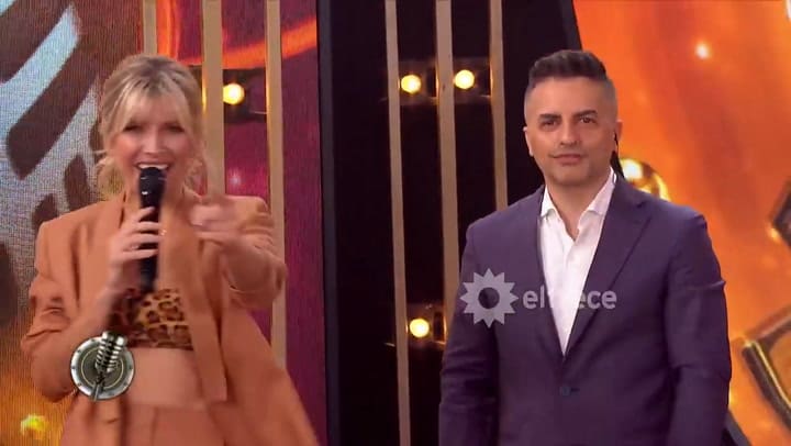 CantanFloppy Tesouro y Pablo Turturiello interpretaron 'Pero me acuerdo de ti' de Christina Aguilera