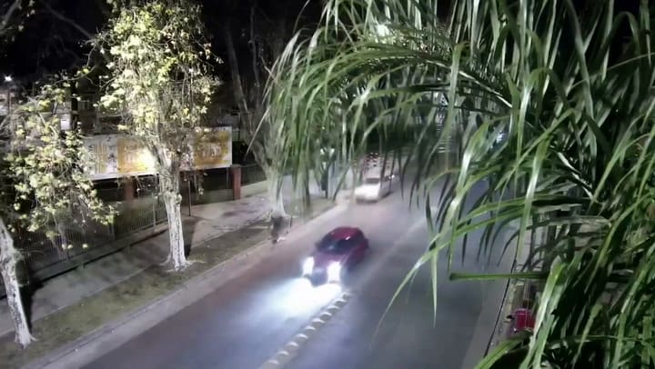 Así retiraron a los accidentados después del choque automovilístico
