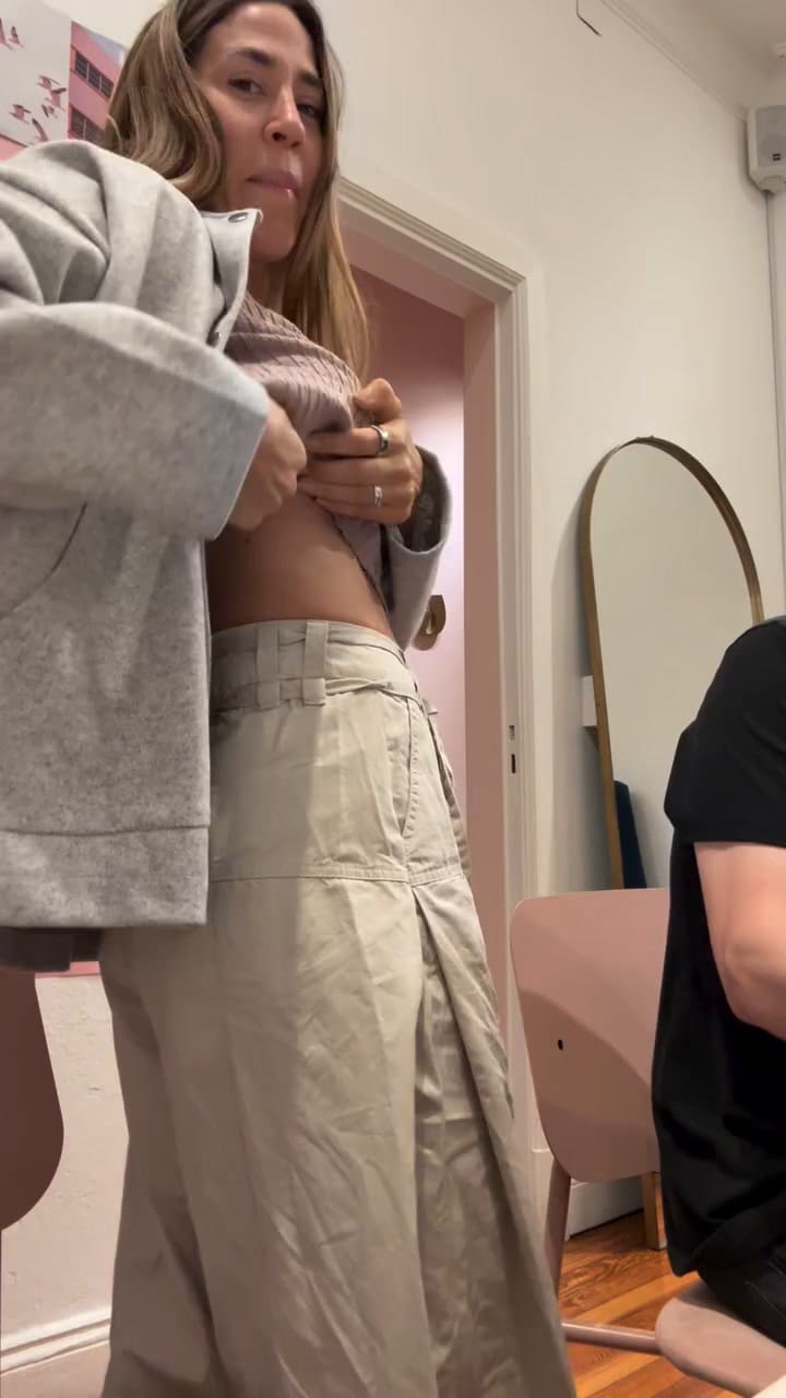 Jimena Barón se tatuó la inicial de su pareja de sorpresa y se lo mostró en el momento menos esperado