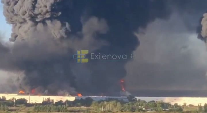 El centro logístico quedó reducido a cenizas