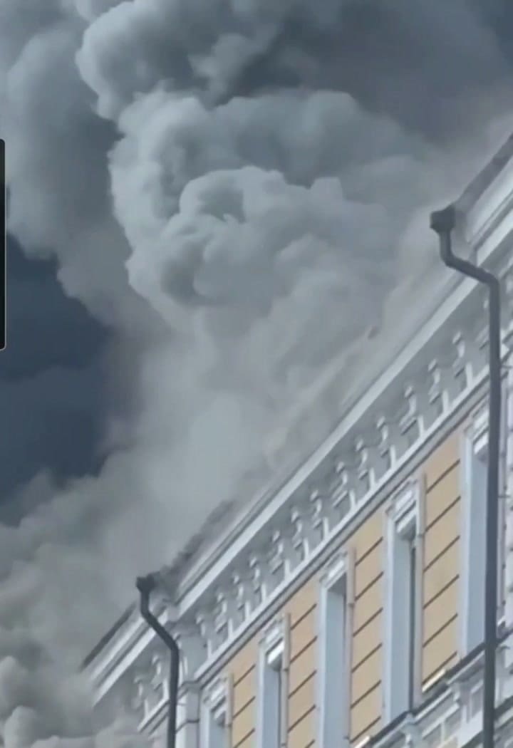 Incendio en la Academia Nacional de Ciencias de Ucrania tras el ataque de un dron ruso