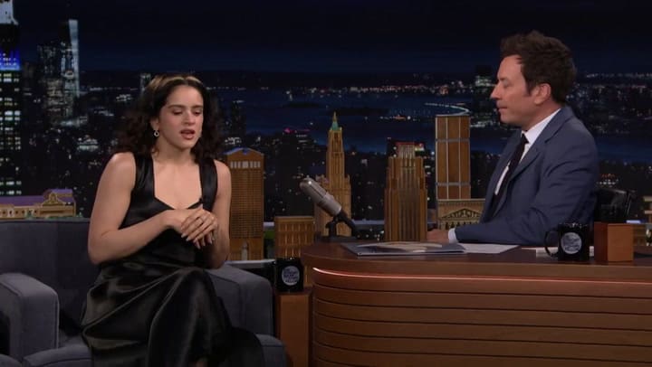 Rosalía contó que le negaron el ingreso a una iglesia (Video: X @FallonTonight)