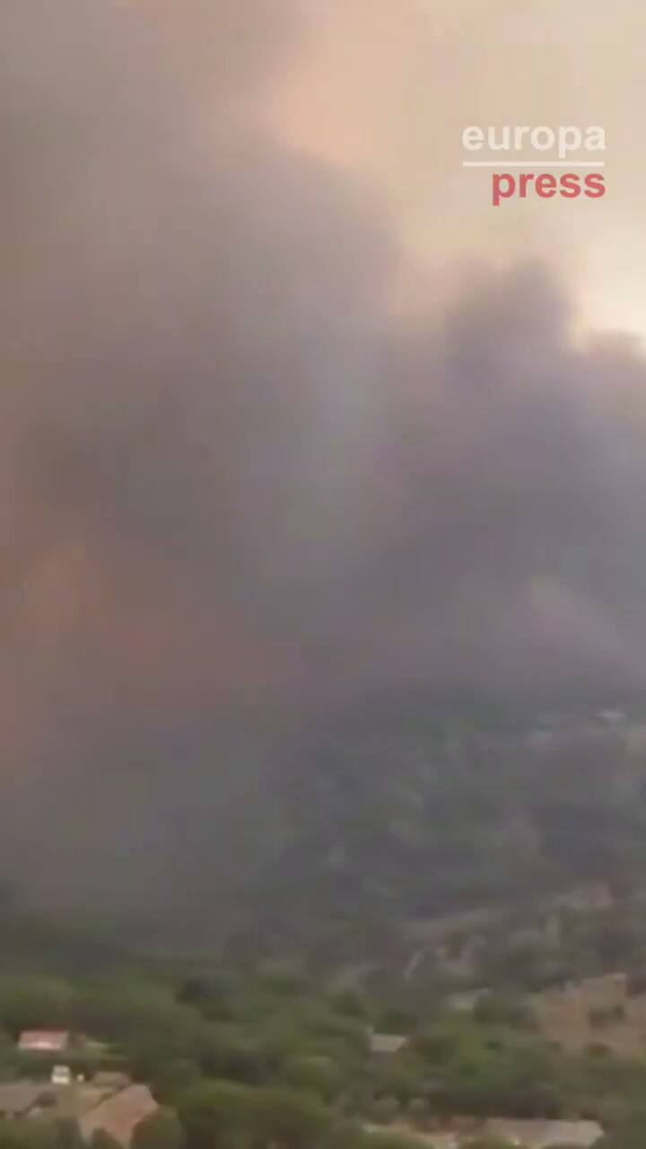 Varias zonas residenciales fueron castigadas por el fuego
