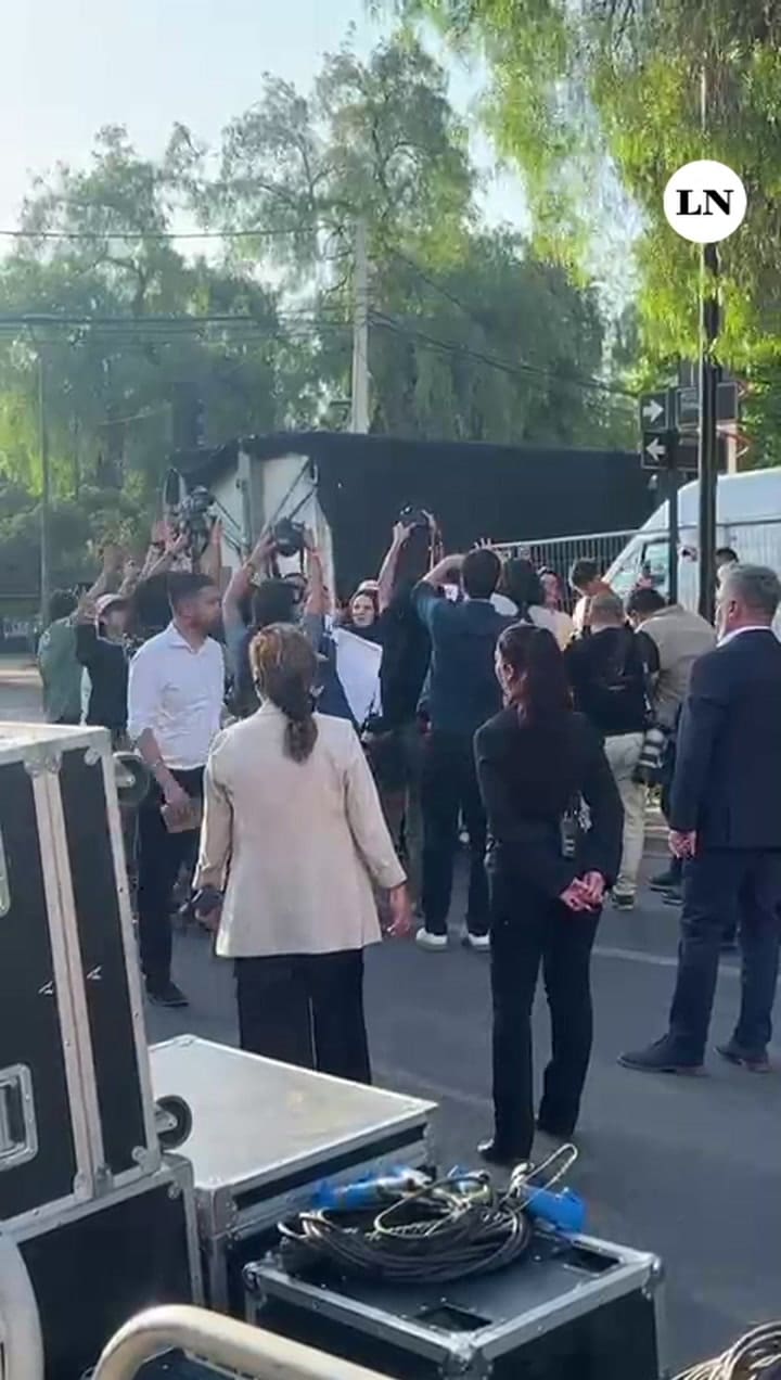 Festejos en el búnker de Kast tras la difusión de los primeros resultados