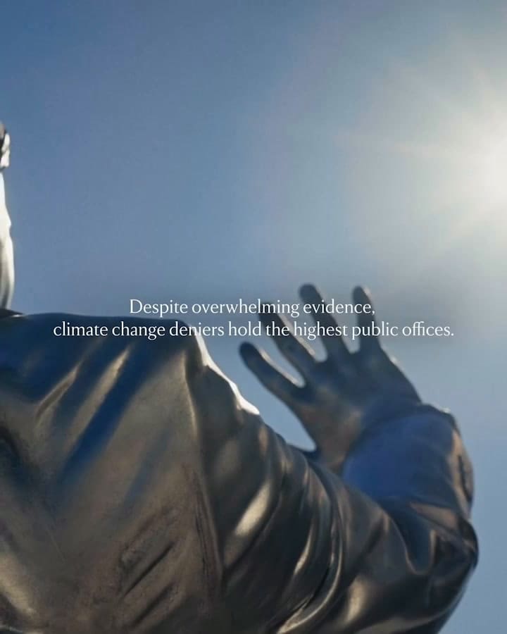 La Estatua De DeSantis Que Se Derrite