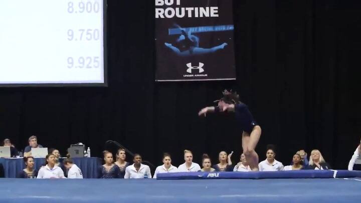 La rutina perfecta de Katelyn Ohashi - Fuente: Twitter