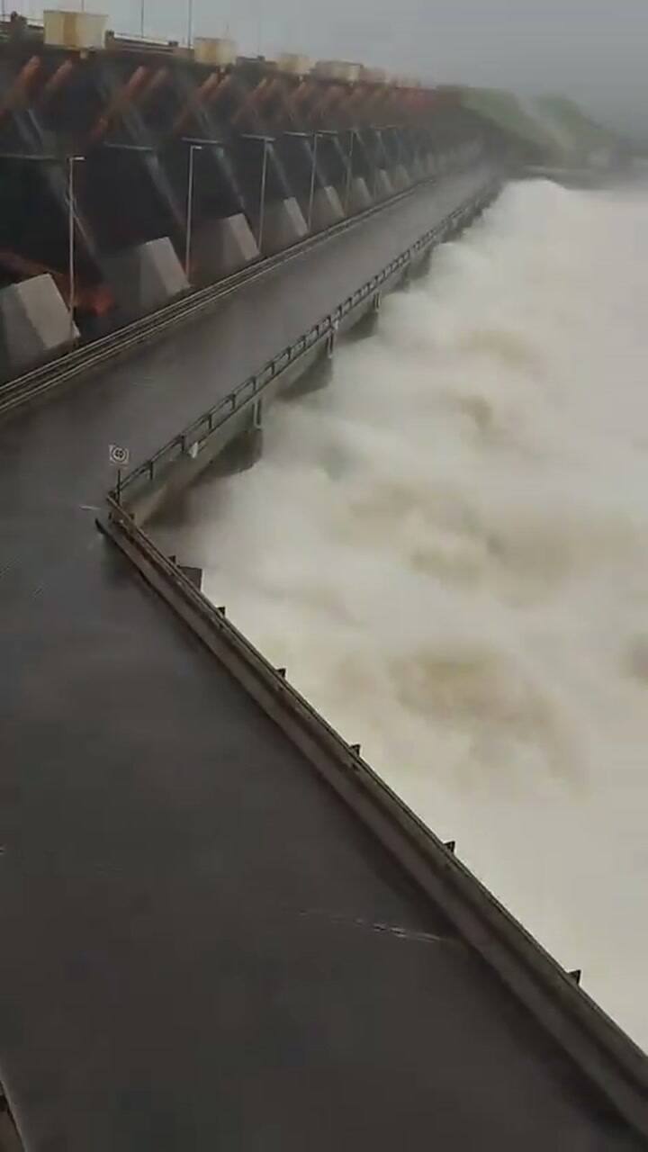 Abrieron las compuertas de Yacyretá por exceso de agua
