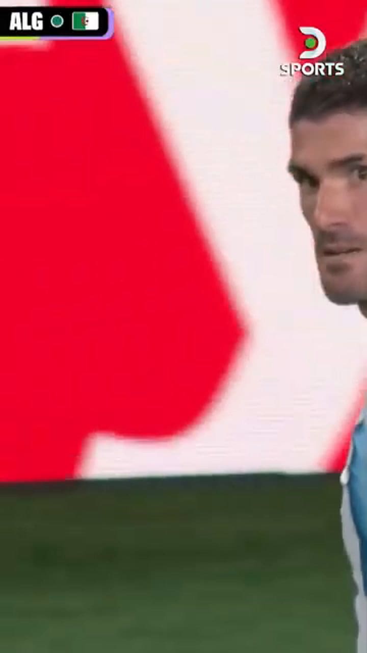 GIF "La recriminación que le hizo Rodrigo De Paul a Nico Paz en pleno partido"