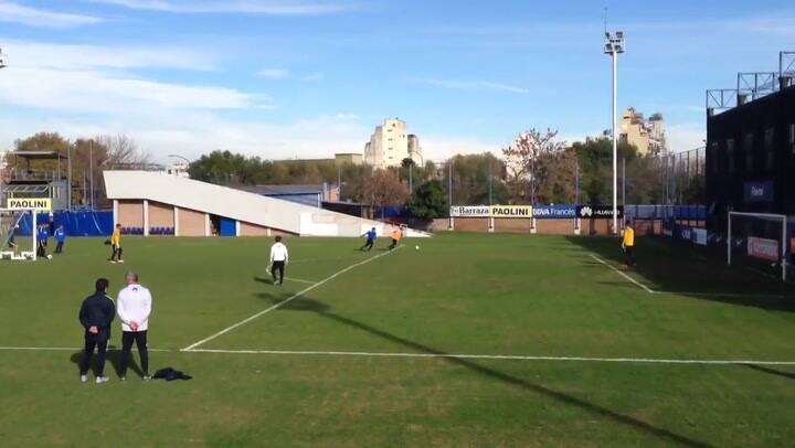 Boca Jrs., el plantel se entrena en la cancha principal