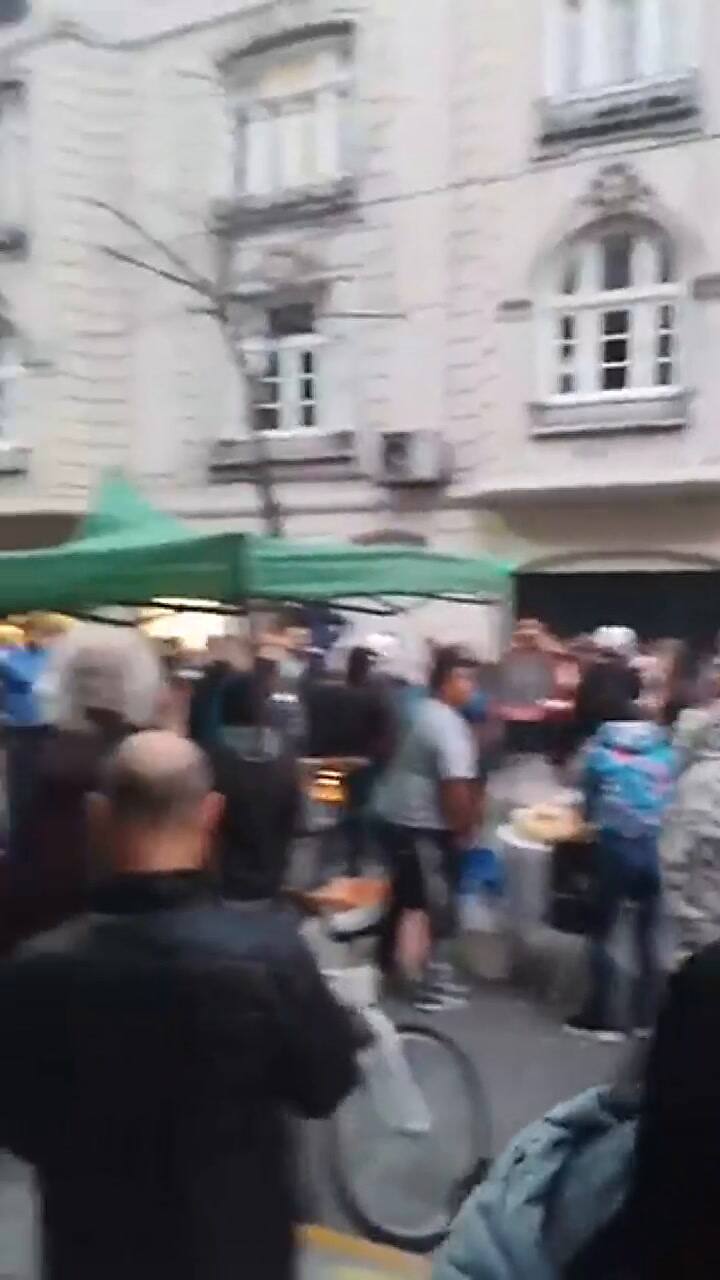 Otro ángulo del baile viral de una vecina de Cristina Kirchner en su balcón de Recoleta