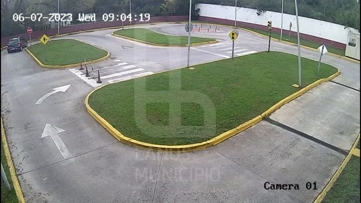 Chocó y volcó cuando realizaba el examen de manejo, en Lanús