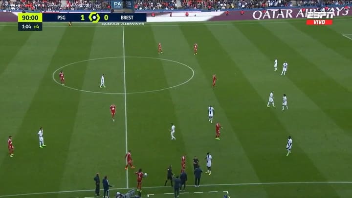 La polémica reacción de Kimpembe contra el árbitro