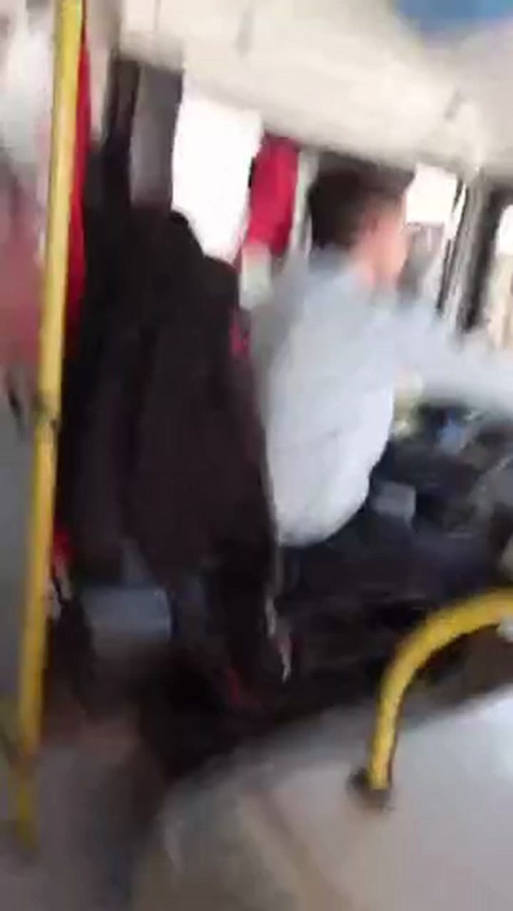 El chofer de colectivo que frenó en pleno 3-2 de Argentina para abrazarse con los pasajeros