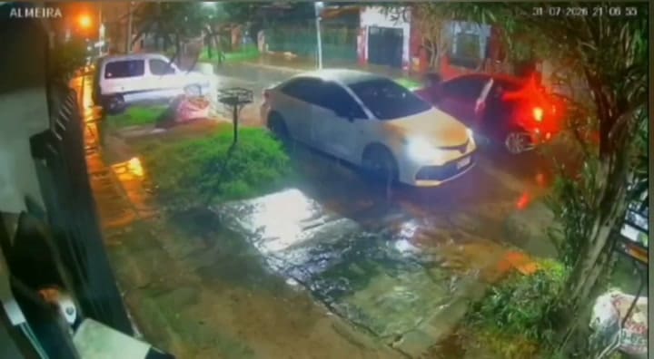 Robo en primera persona: violentaron a un conductor y quedaron grabados cuando escapaban con el rodado