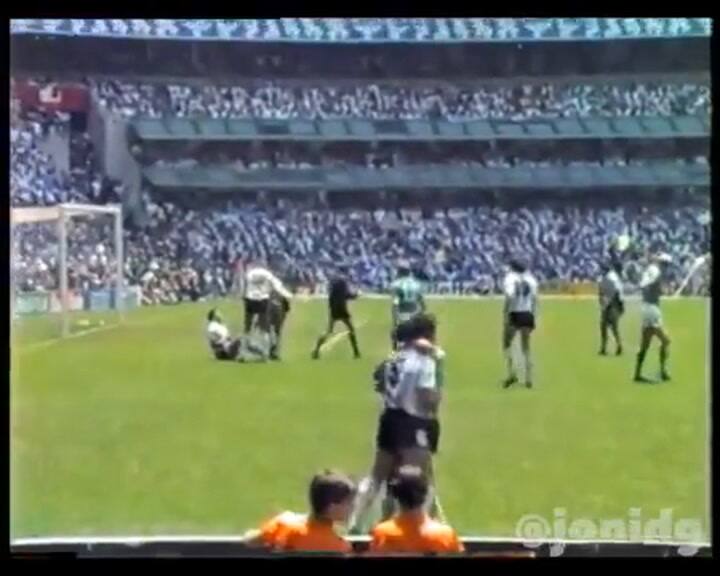 Maradona jugando