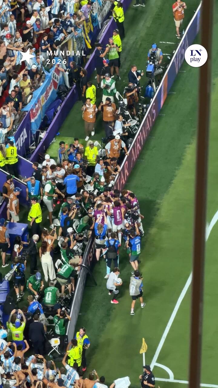 Lautaro Martínez celebra el tercer gol de Argentina en el tiempo agregado