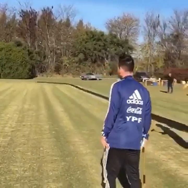 Messi jugando al polo en el campo de Cambiasso, parte 2