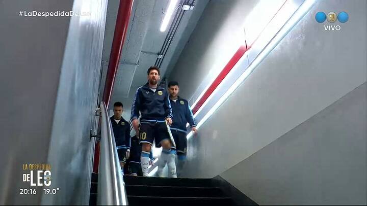 El emotivo ingreso de Lionel Messi junto a sus hijos al campo de juego