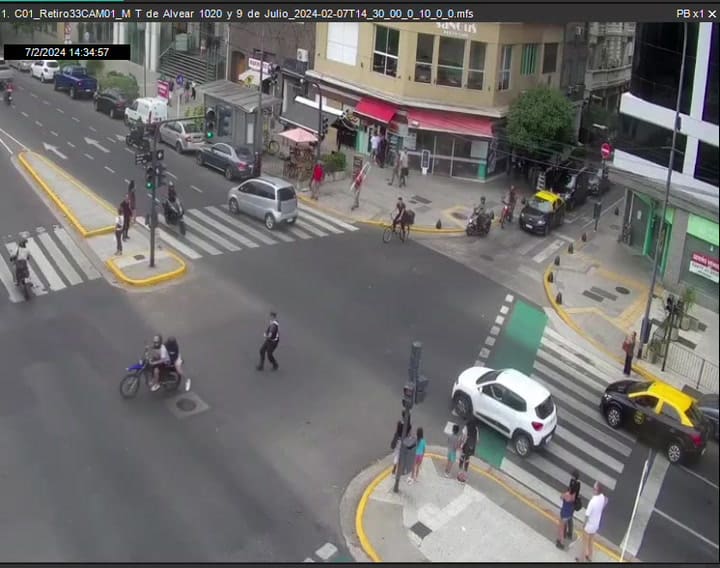 Robo y persecución de motochorros en la avenida 9 de Julio
