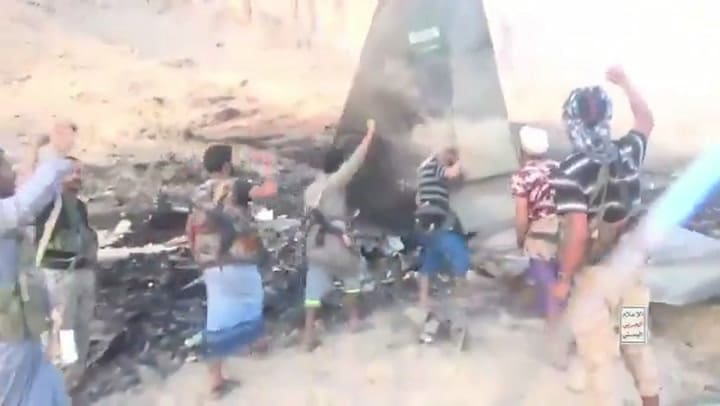 Video publicado por los hutíes de los restos de un avión de Arabia Saudita