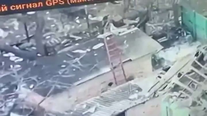 Revelan imágenes del brutal ataque que soldados rusos habrían empredido contra su propio oficial