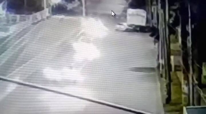 Un auto chocó con un camión estacionado en Quilmes: 3 muertos - Fuente: YouTube