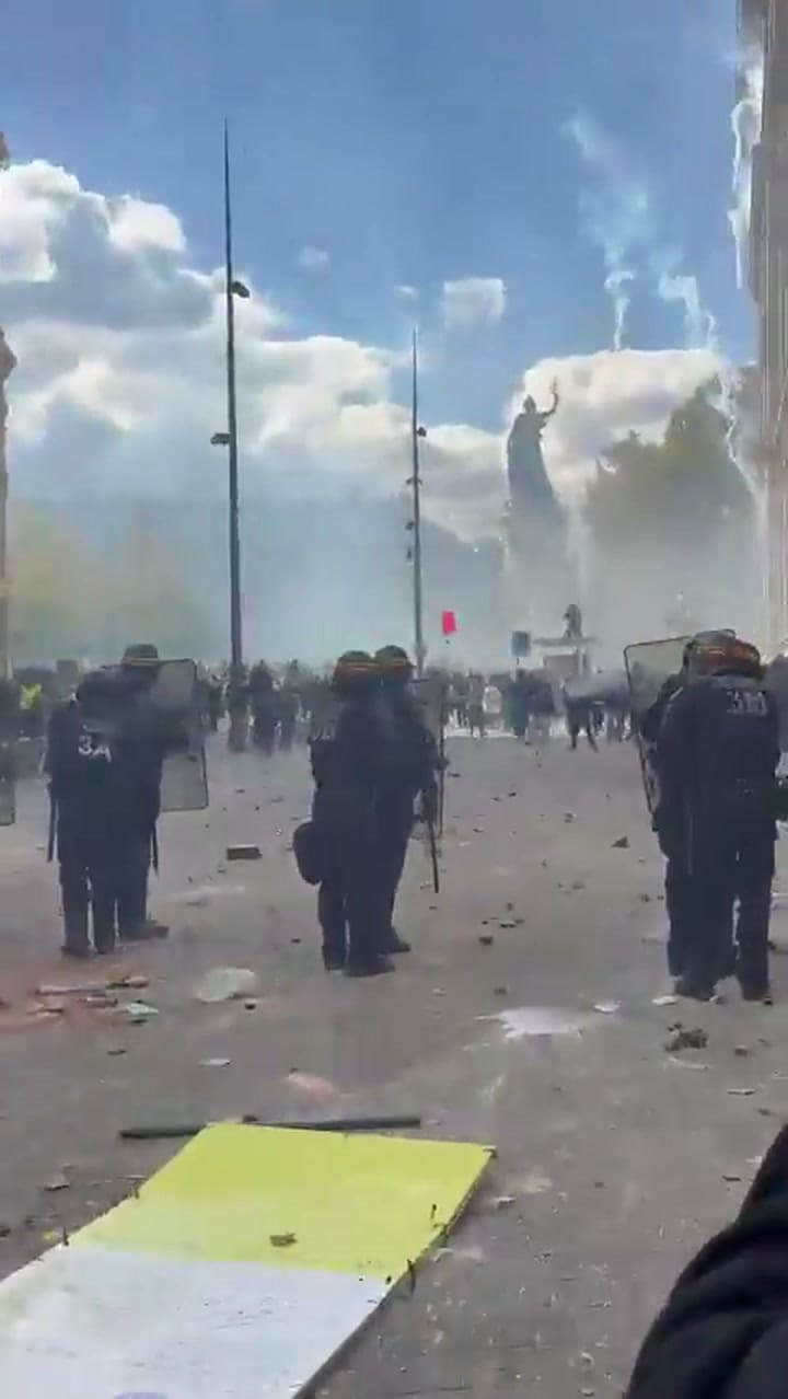 Represión en las manifestaciones en París